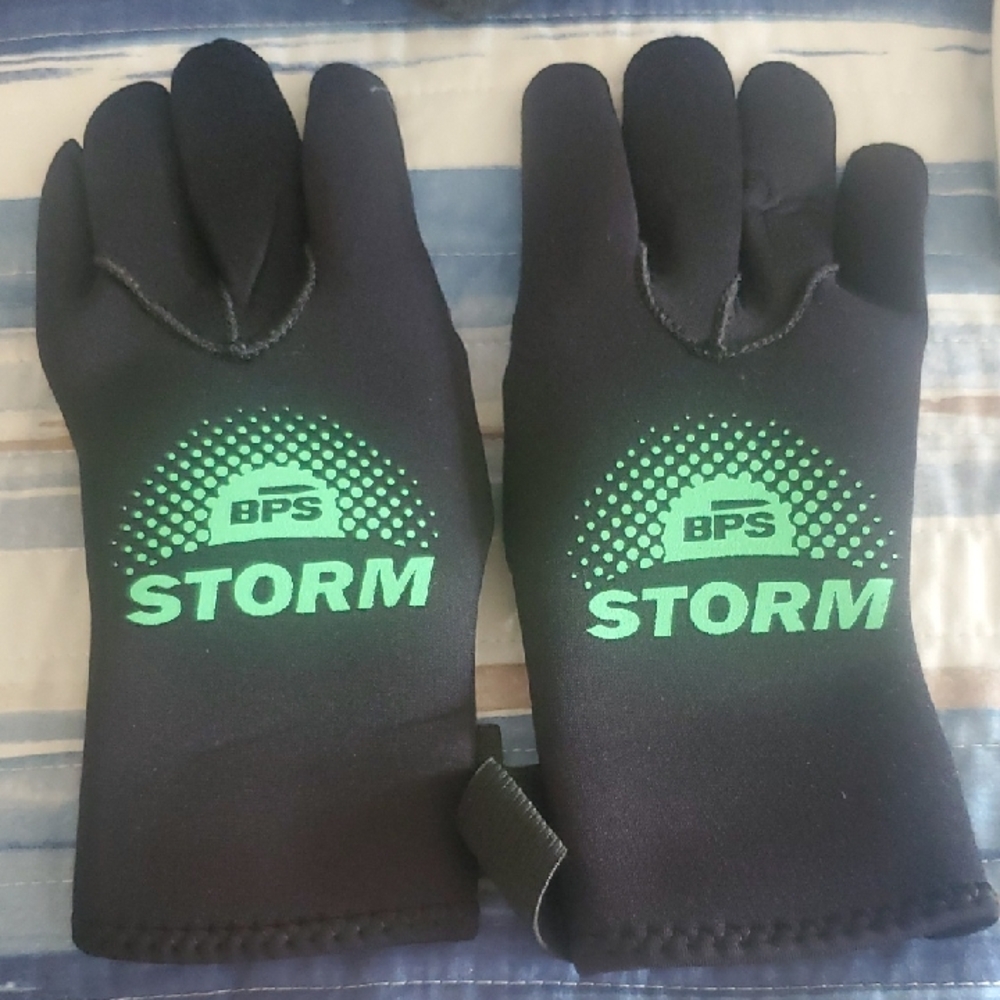 BPS Storm Black and Green Gloves
